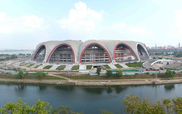 Vista general de la remodelación de mayo Día Estadio de someterse en esta foto sin fecha difundida por la agencia de Corea del Norte Central de Noticias Coreana (Foto Reuters)