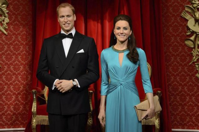 Las nuevas figuras de los duques de Cambridge, Guillermo y Catalina, en el museo Madame Tussauds de Londres. Foto EFE