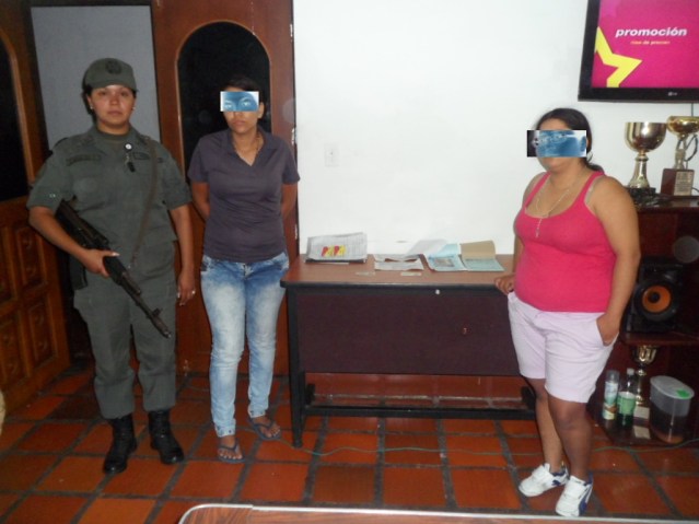 FOTO DETENIDAS COLOMBIANAS CON TARJETAS DE CRÉDITOS