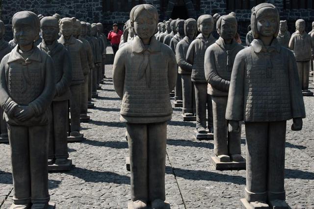  Vista general de la exposición "Las Hijas de Terracota", de la artista francesa Prune Nourry, hoy, martes 28 de octubre de 2014, en el Museo Anahuacalli de Ciudad de México (México). El museo acoge desde este jueves la instalación escultórica "Las hijas de Terracota", con la que la artista francesa Prune Nourry quiere denunciar la desigualdad de género en China. EFE/Alex Cruz