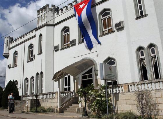 Foto: Unidad Territorial de Investigación Criminal y Operaciones, perteneciente a la Policía Nacional Revolucionaria, donde se encontraba detenida desde ayer la artista cubana Tania Bruguera, acusada de los delitos de resistencia y desorden público, en La Habana (Cuba)  / EFE