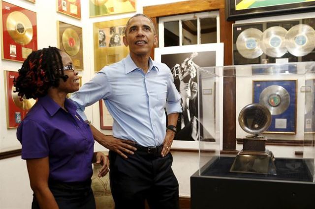 Obama en el Museo Bob Marley en Kingston, Jamaica / Foto Reuters