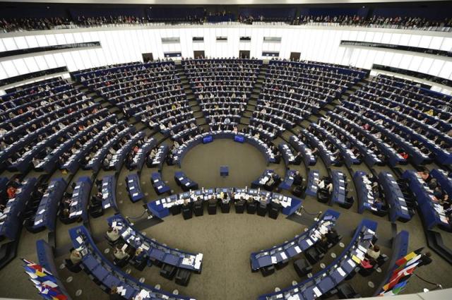 Vista general de los miembros del Parlamento Europeo durante una sesión plenaria en Estrasburgo (Francia) hoy, martes 19 de mayo de 2015. EFE/Patrick Seeger