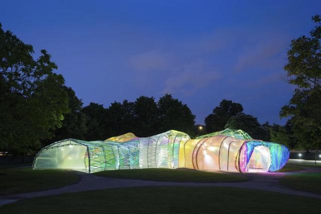 Foto cedida por la Galería serpentine del nuevo pabellón de verano de la galería Serpentine 2015 en Londres diseñando por los arquitectos españoles del estudio SelgasCano. EFE/Iwan Baanfotos