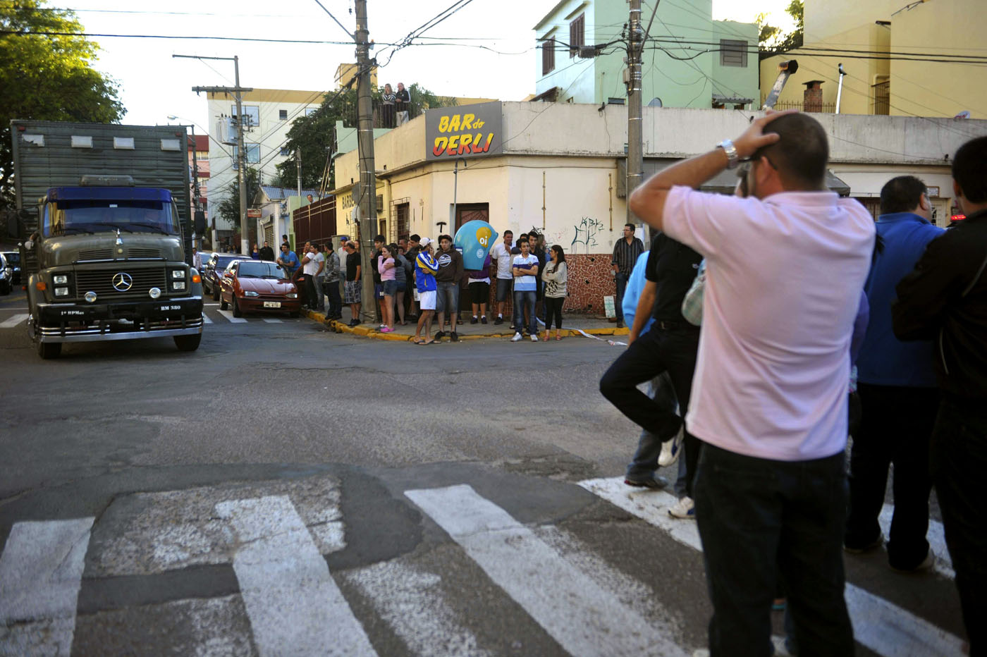 Santa María pasa la noche en vela por los muertos de la discoteca