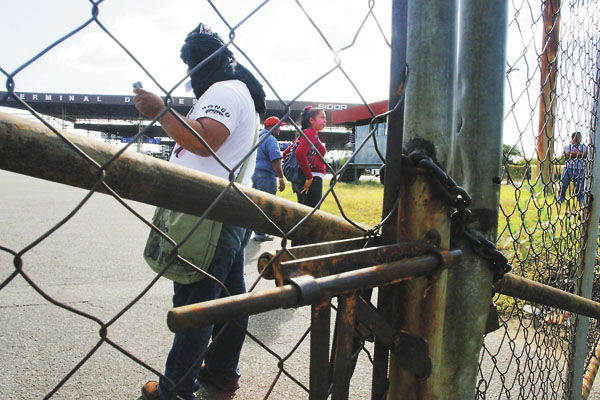 Portones de Sidor cerrados por protesta (Fotos)