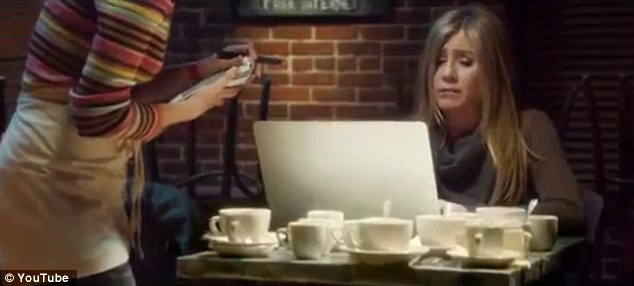 Rachel Green regresa a Central Perk (FOTO + Video)