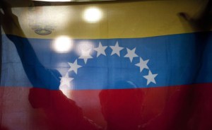 El Nuevo Herald: Oposición cuestiona legitimidad de un gobierno sin Chávez