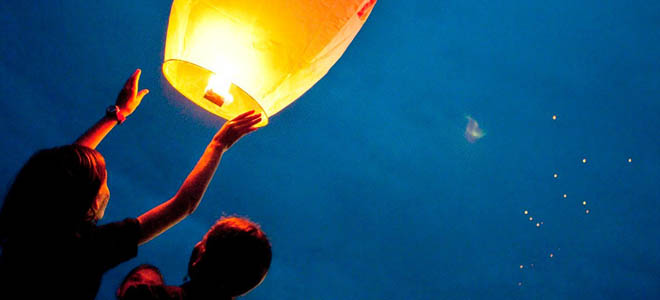 Globos del deseo causan incendios en el fin de año