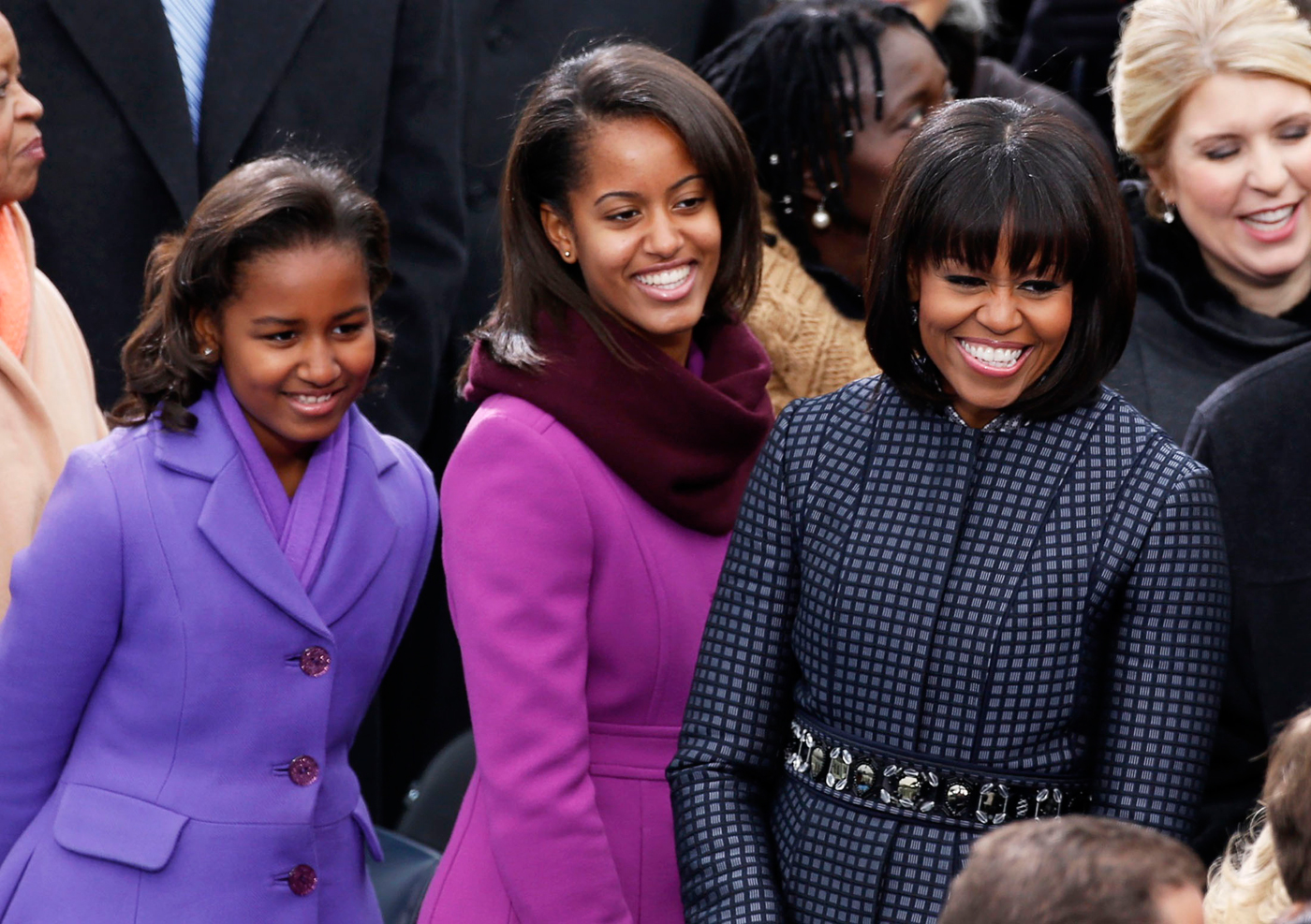 Malia y Sasha Obama con abrigos en tonos violeta (Foto)