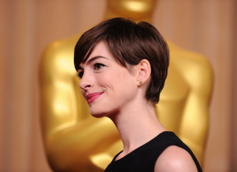 Anne Hathaway no es influyente pero su corte de pelo si