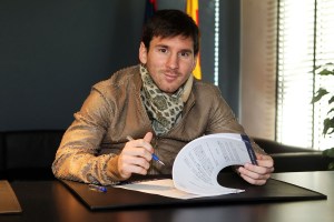 Messi firma el contrato de renovación por el Barça hasta el 2018 (Fotos)