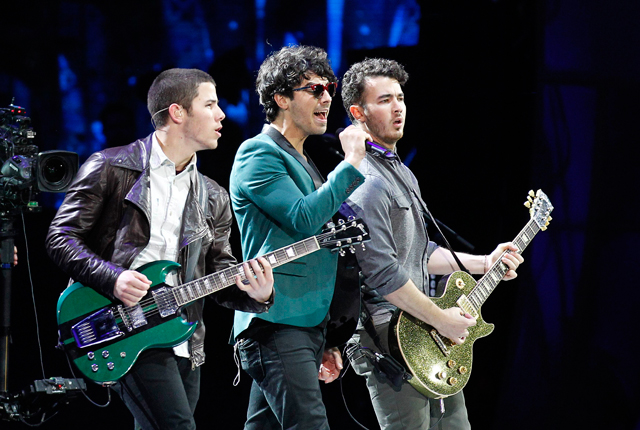 Jonas Brothers enloqueció al público adolescente en Viña (Fotos)