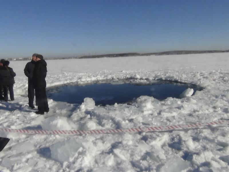 Siguen sin hallarse en Rusia los fragmentos del meteorito