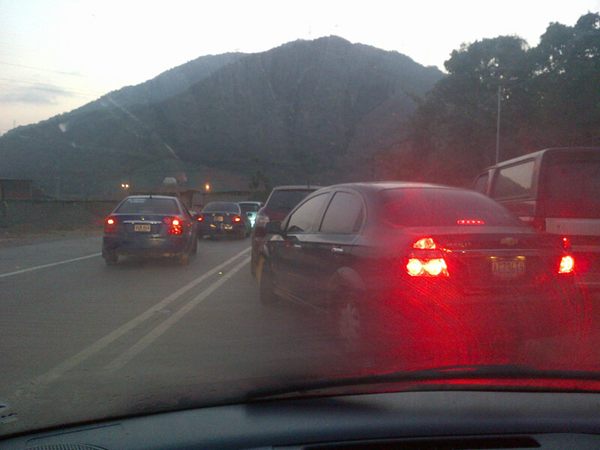 Reabren el paso en la carretera Mamera-El Junquito (Foto)