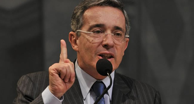 Uribe critica a Santos por ofrecer “impunidad” a las Farc