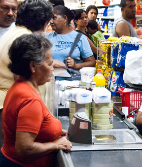 Azúcar y leche presentes en los supermercados de Margarita