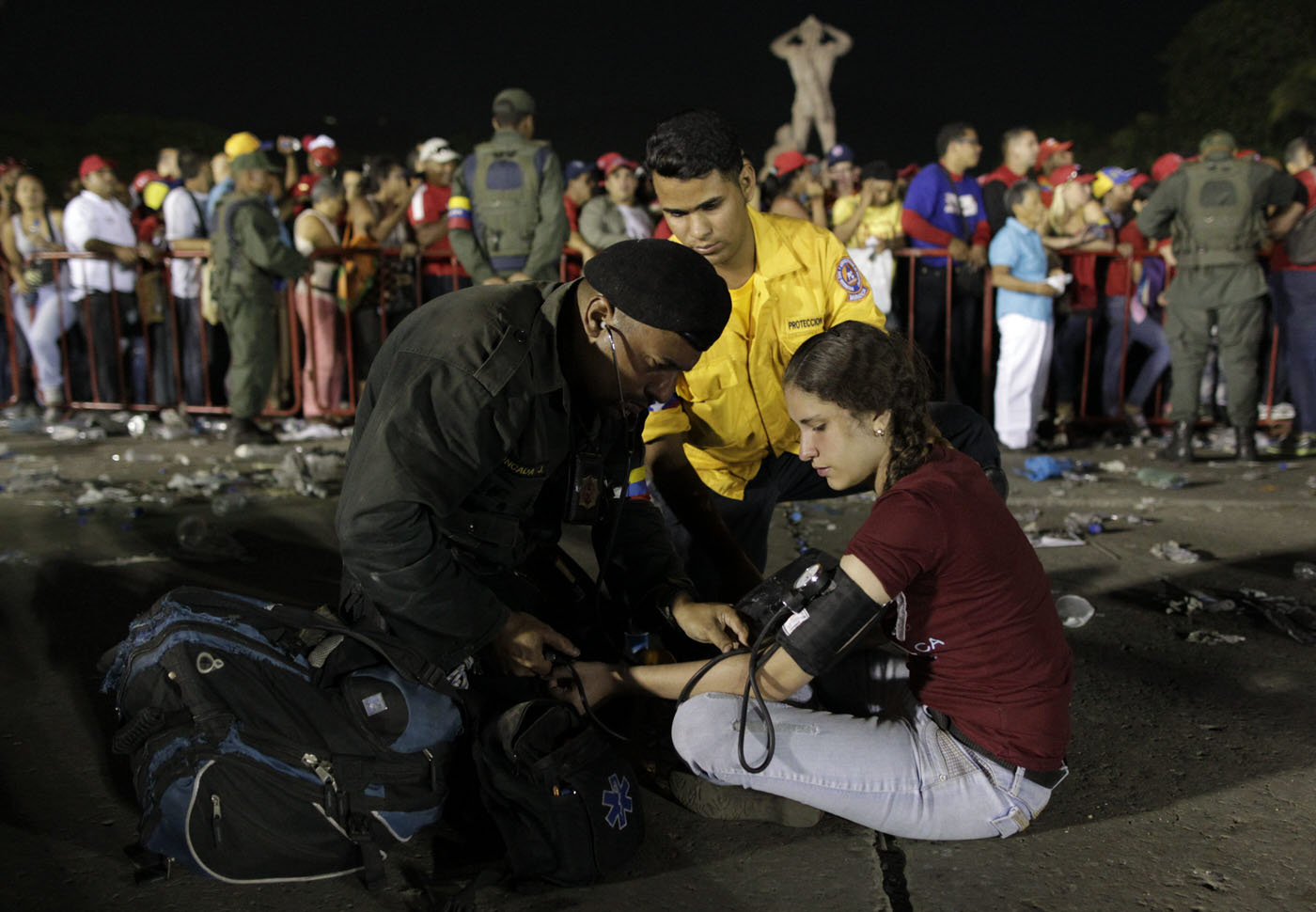 Las largas colas de esta madrugada para despedir a Chávez (Fotos)