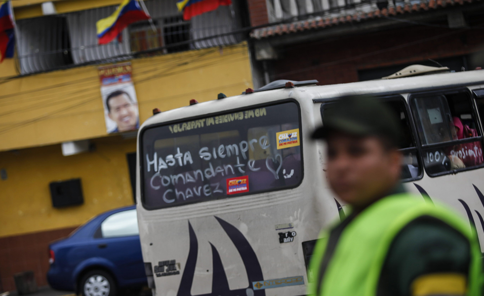 Otro viernes de luto por traslado de Chávez (FOTOS)