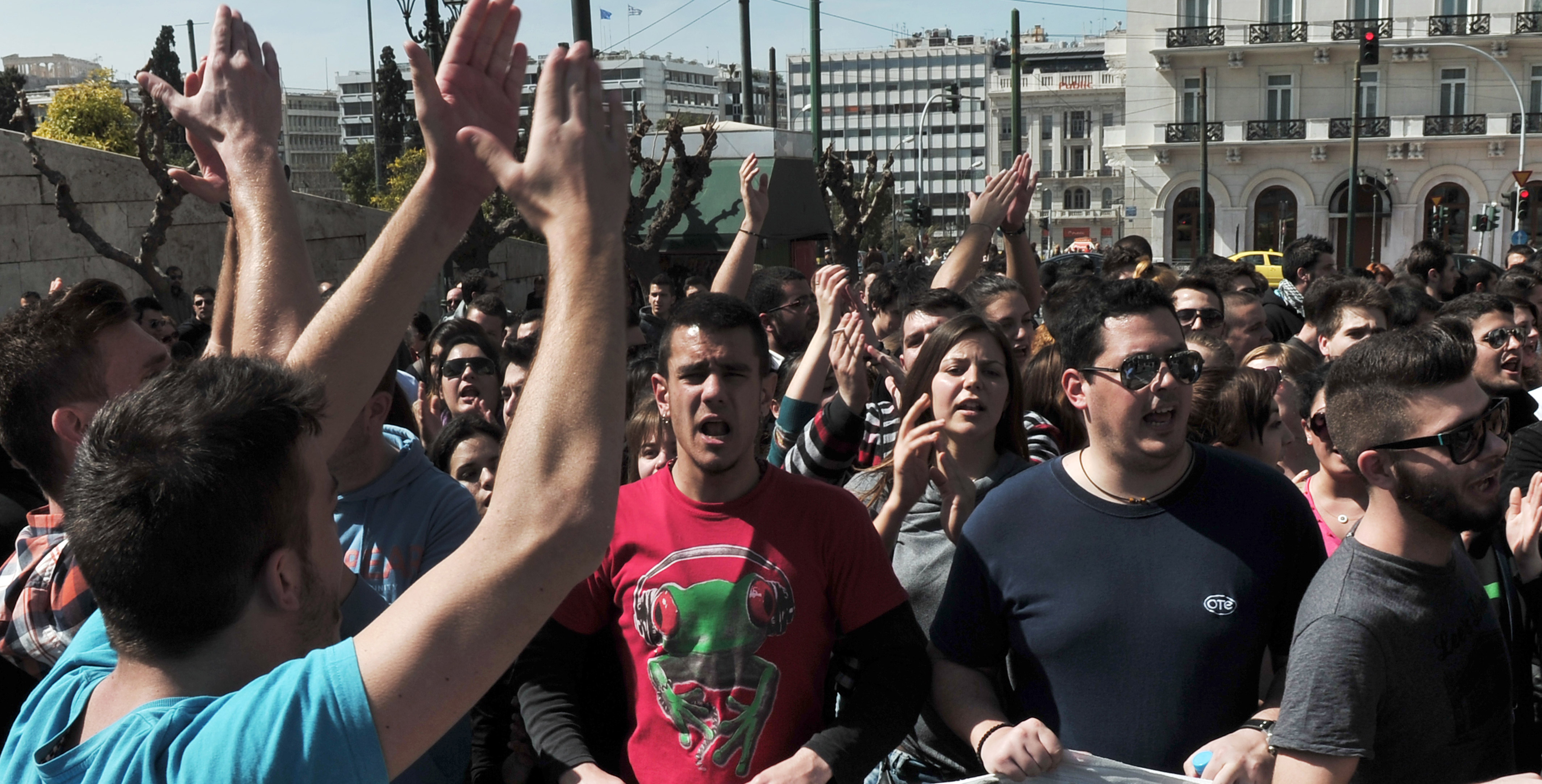 Alrededor de 200 manifestantes protestan por querer una educación pública