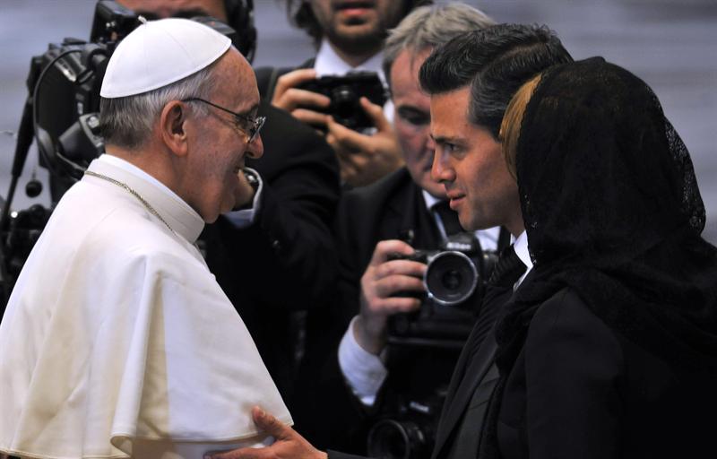 Presidente mexicano rompió tradición en misa papal