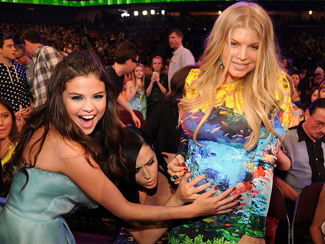 Fergie mostró su barriguita en los Kids´Choice Awards (Foto)