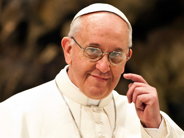 Papa Francisco cambió el trono de oro por un sillón (Foto)