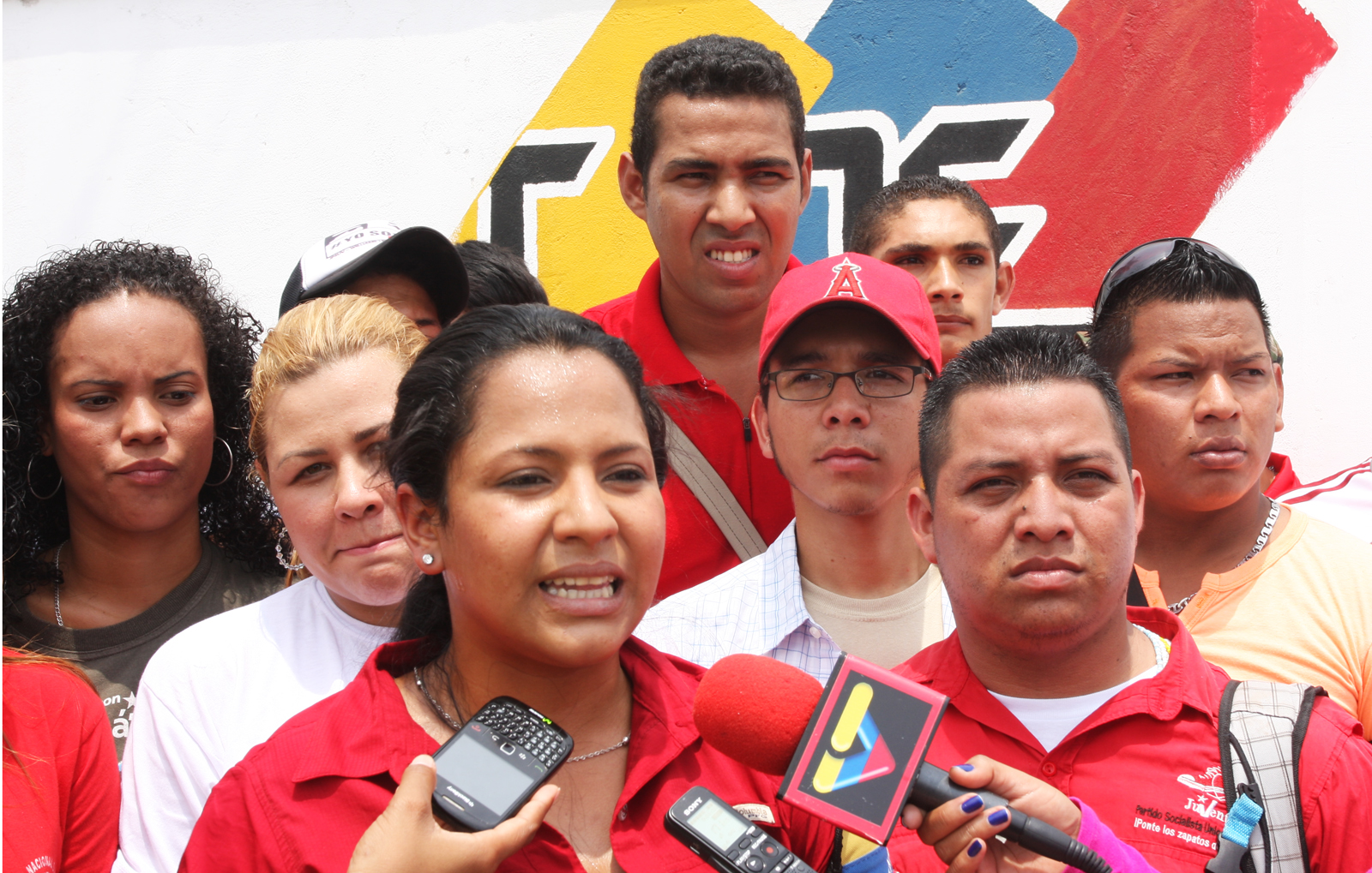 Jóvenes del Psuv brindan respaldo al CNE