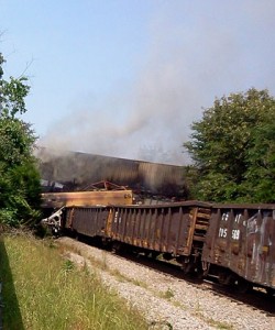 Tren se descarrila en norte de EEUU y derrama 113.000 litros de petróleo