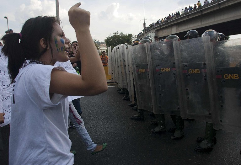 UE lamenta muertes en Venezuela y pide rechazar la violencia