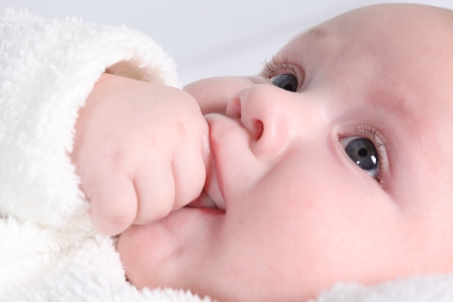 Chuparse el dedo dificulta crecimiento de los dientes