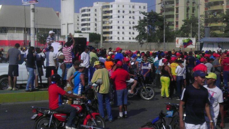 El caos es protagonista en la sede del CNE en Sucre (Fotos)