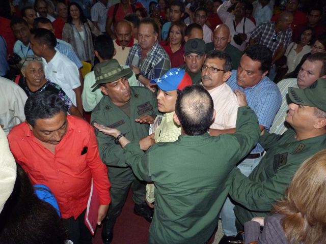 Adán Chávez y Wilmer Azuaje tuvieron altercado durante la memoria y cuenta