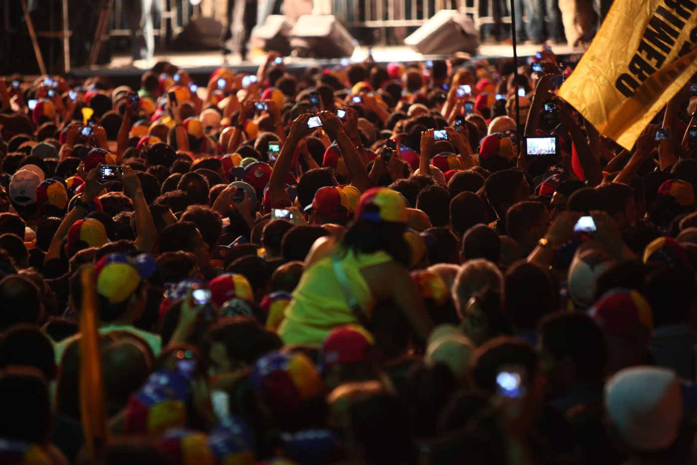 Capriles y Maduro se disputan la bandera de la seguridad