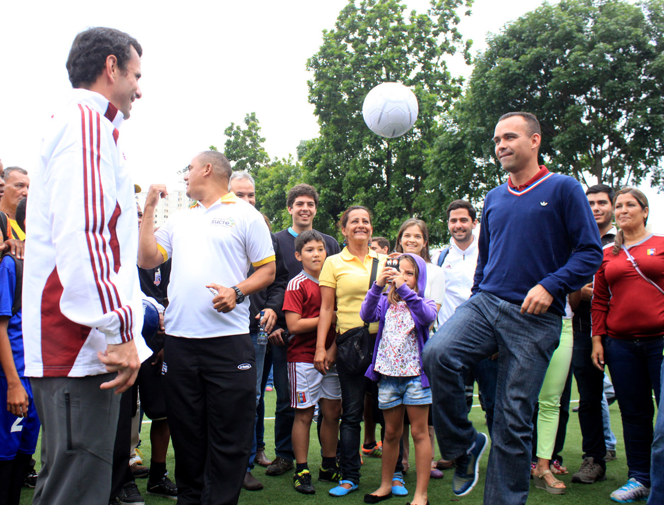 Capriles entregó reconocimiento a la selección Sub 17 de fútbol (Fotos)