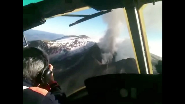 Vista aérea del volcán Copahue (Video)