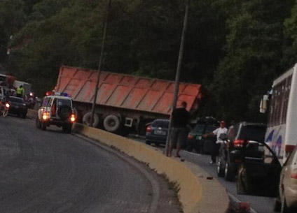 Accidente en la ARC dejó un fallecido y seis lesionados (Fotos)