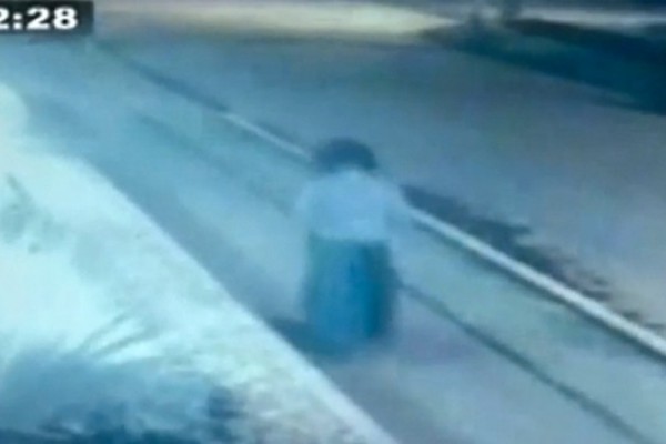 Fantasma se pasea por las calles de Bogotá (Video no apto para miedositos)