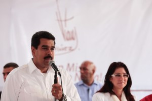 Maduro cumple dos semanas como Presidente atascado en las elecciones