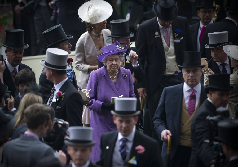 La yegua Estimate de Isabel II conquista la prestigiosa Gold Cup en Ascot (Fotos)