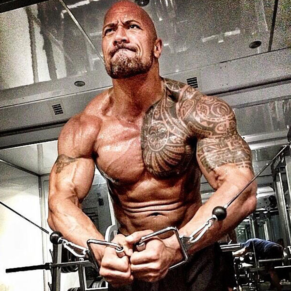 Al actor Dwayne Johnson le luce más gigante que nunca (Foto)