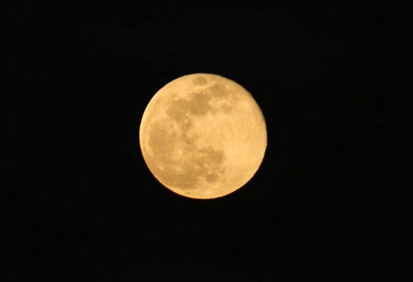 La súper luna se apoderó de Venezuela (Fotos)