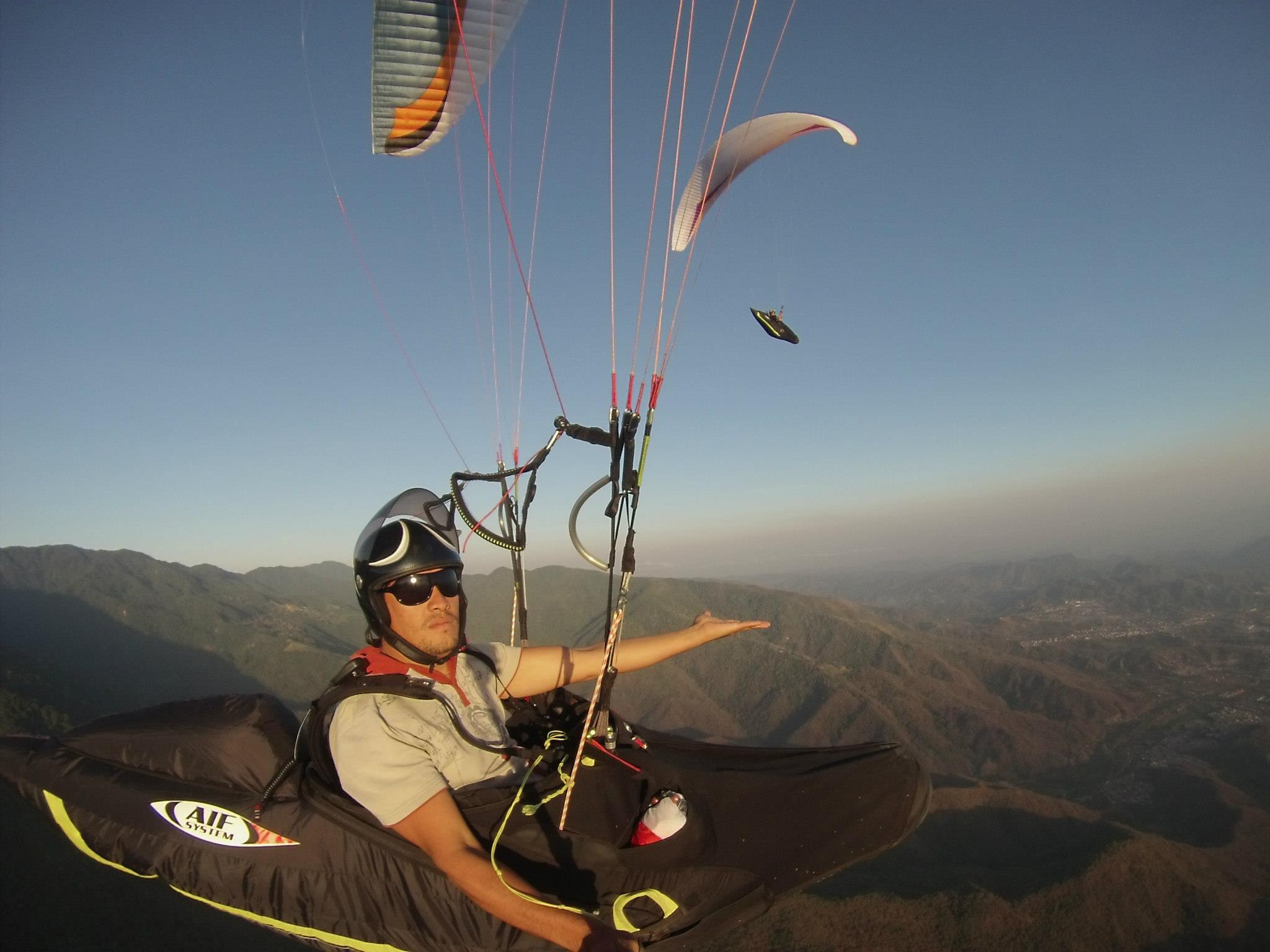 Venezolanos completaron dos mangas en Copa del Mundo de Parapente