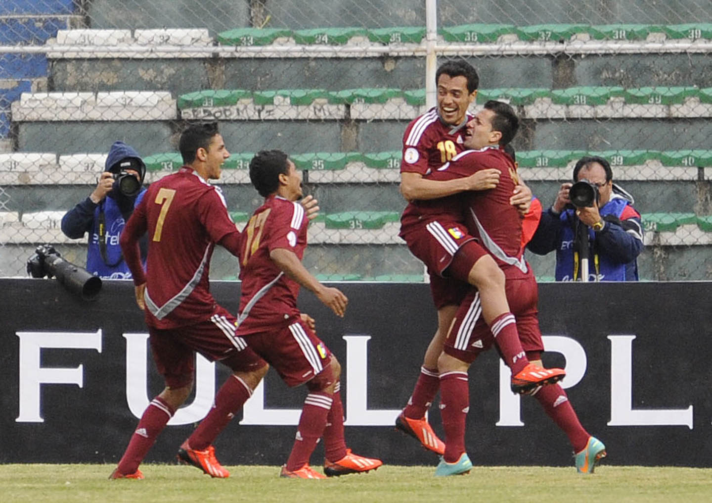 Tu nuevo wallpaper Vinotinto: Disfrutando el “Arangolazo” (FOTOS)