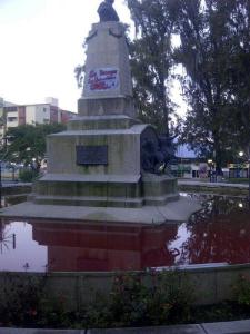 Fuentes de Mérida amanecieron teñidas de rojo (Fotos)