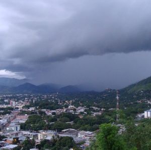 Viernes con cielo parcialmente nublado y sin precipitaciones