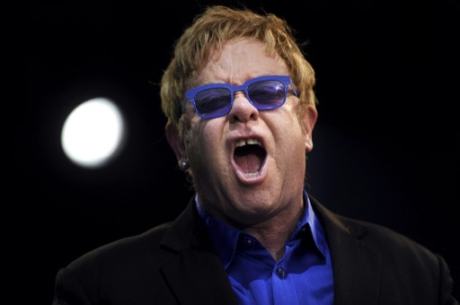 Elton John se recupera de la operación de apéndice