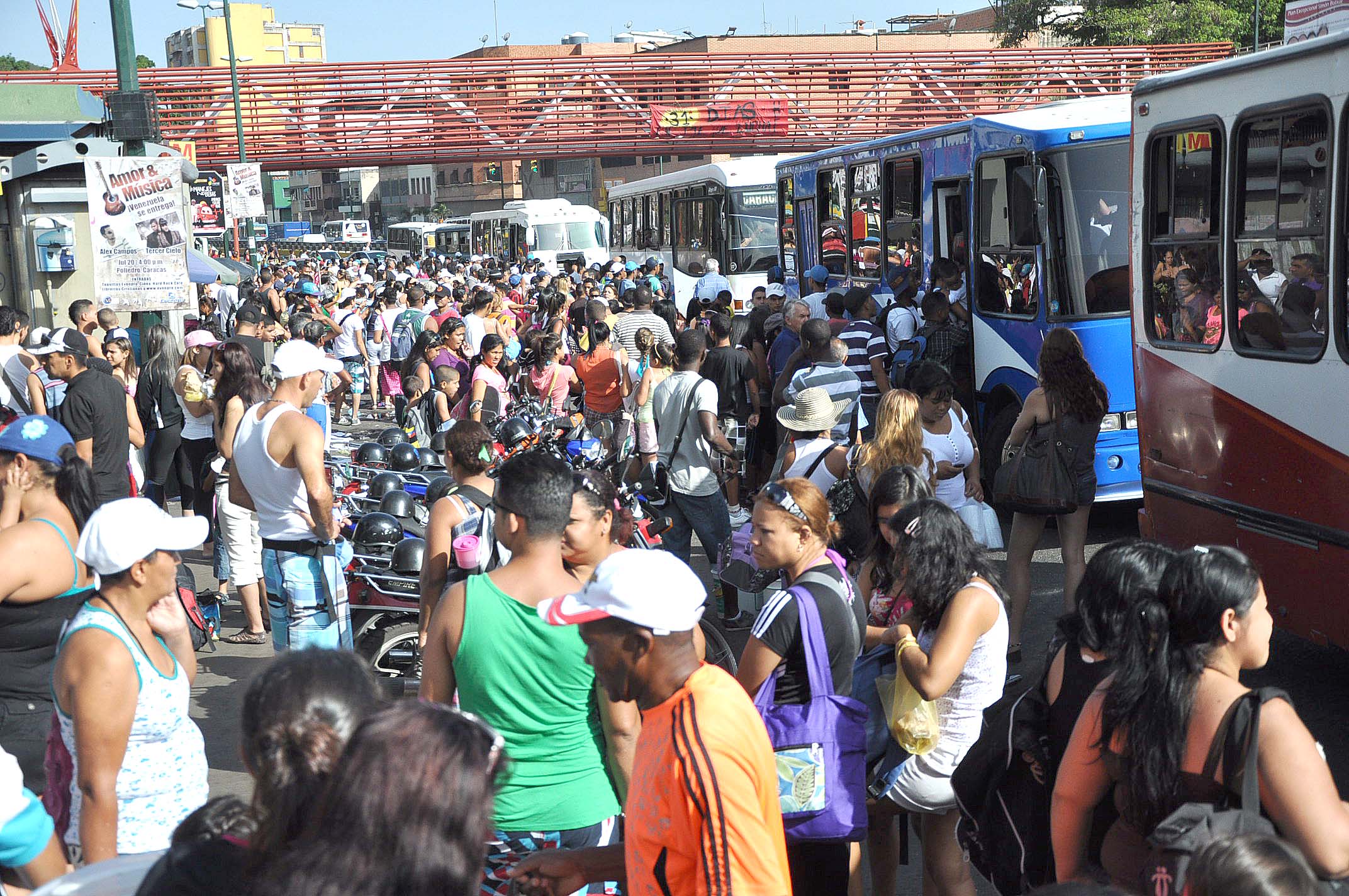 Caraqueños se van a la playa este viernes (Fotos)