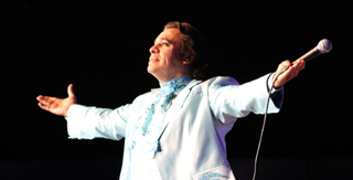 Juan Gabriel dado de alta tras padecer neumonía