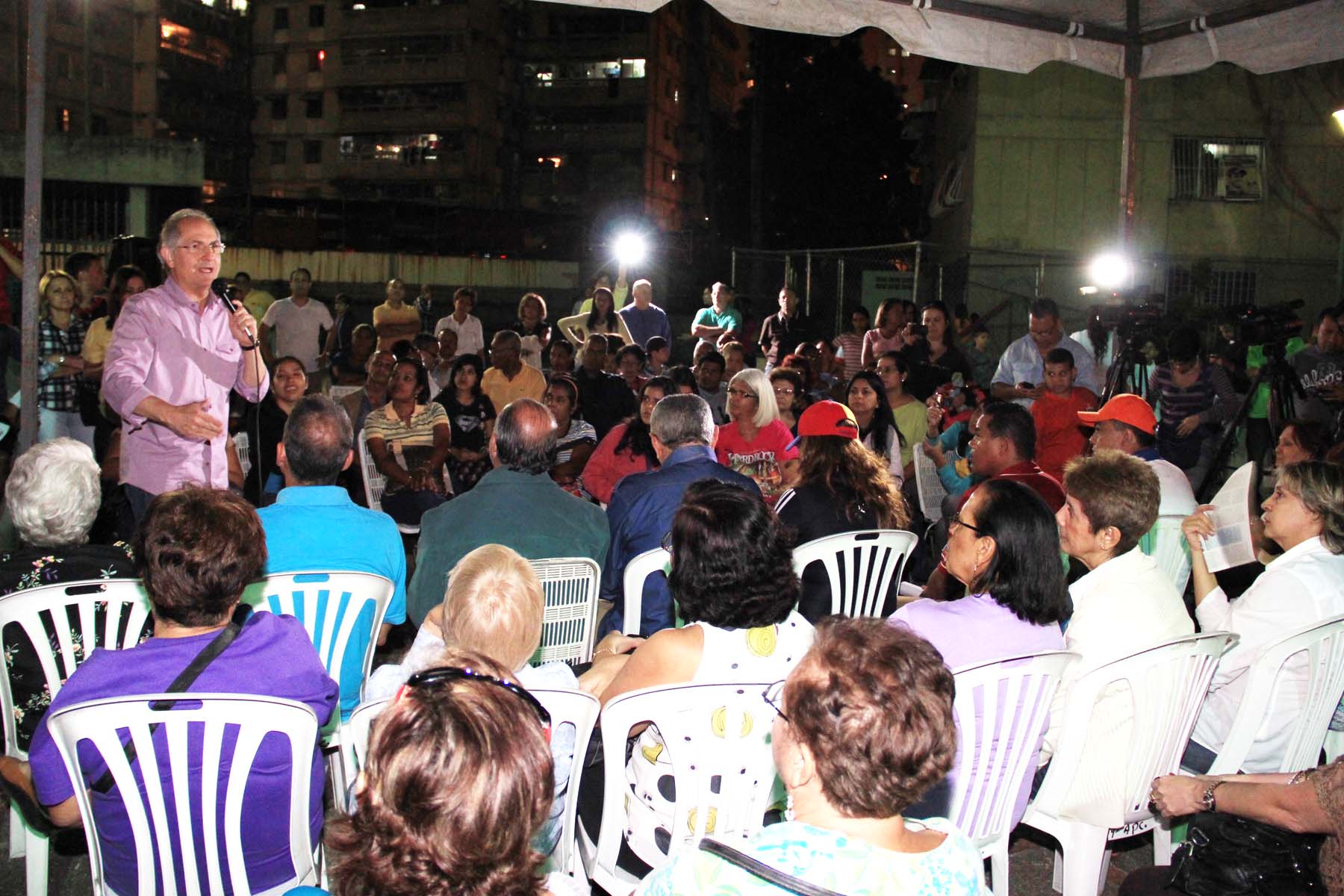 “El ciudadano que está como alcalde de Libertador no sirve ni para recoger la basura”